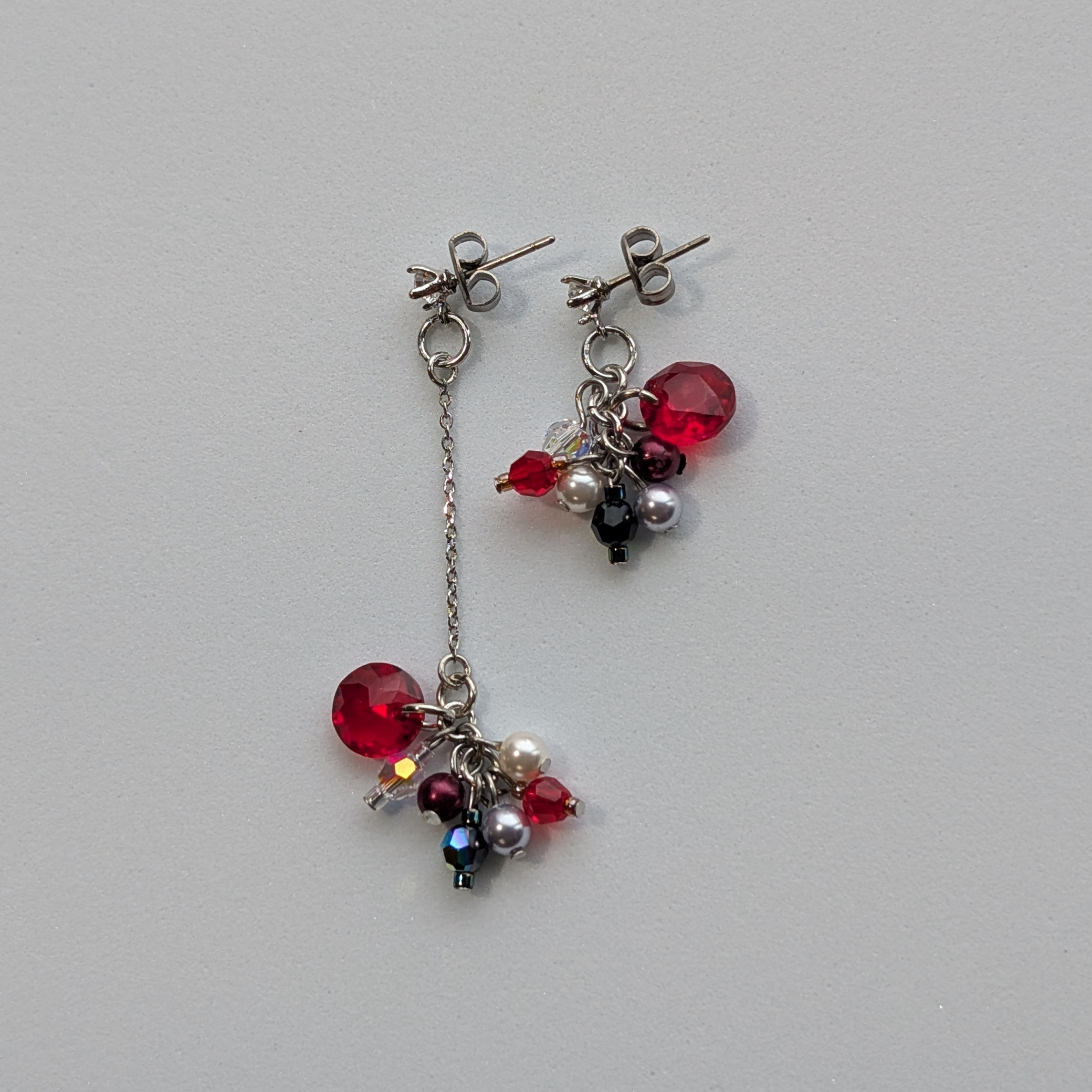 ビジューアシンメトリー001（レッド）