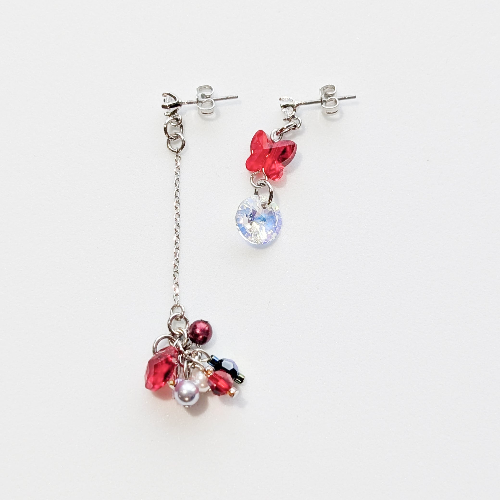 ビジューアシンメトリー蝶001（レッド）