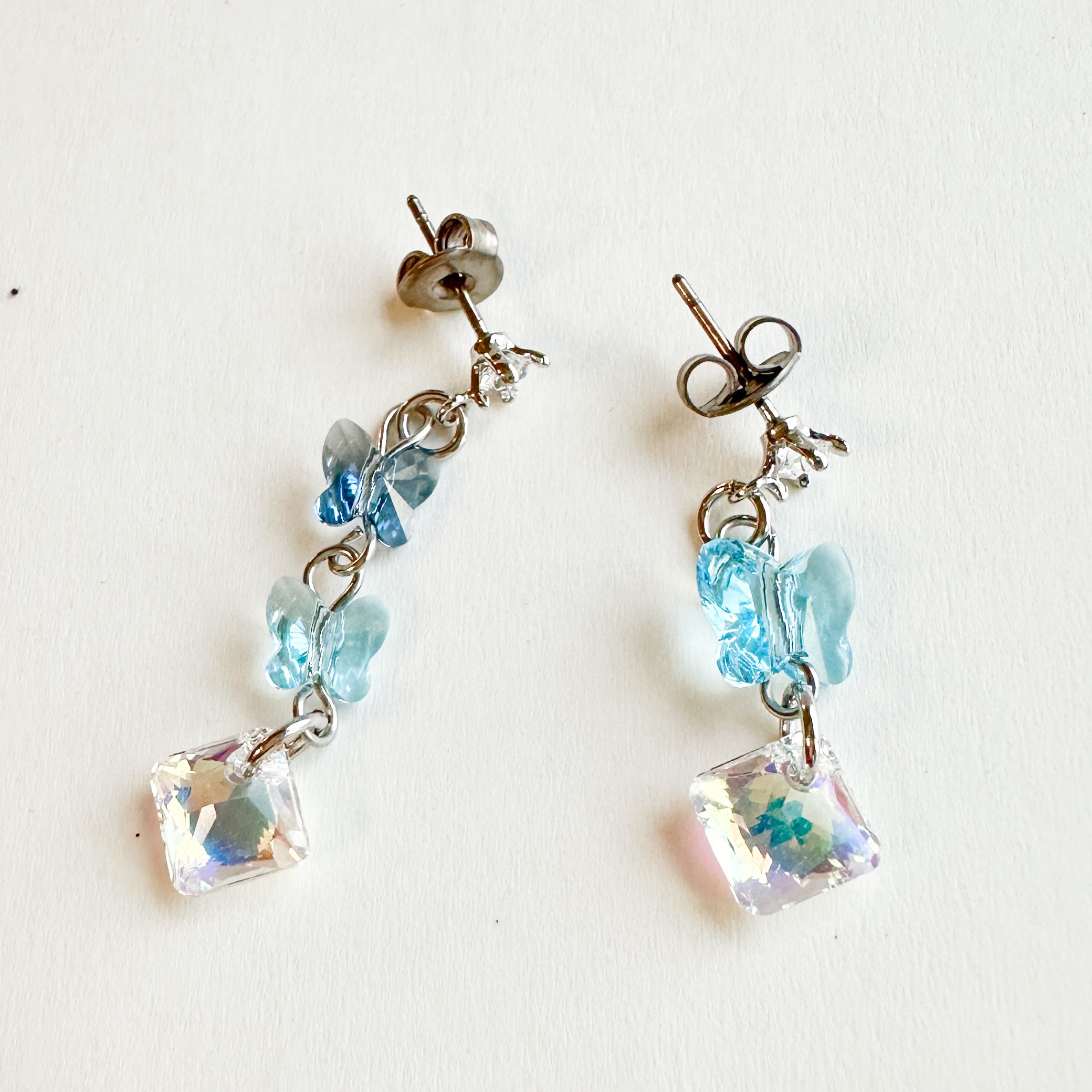 ビジューアシンメトリー蝶002（アクアブルー）