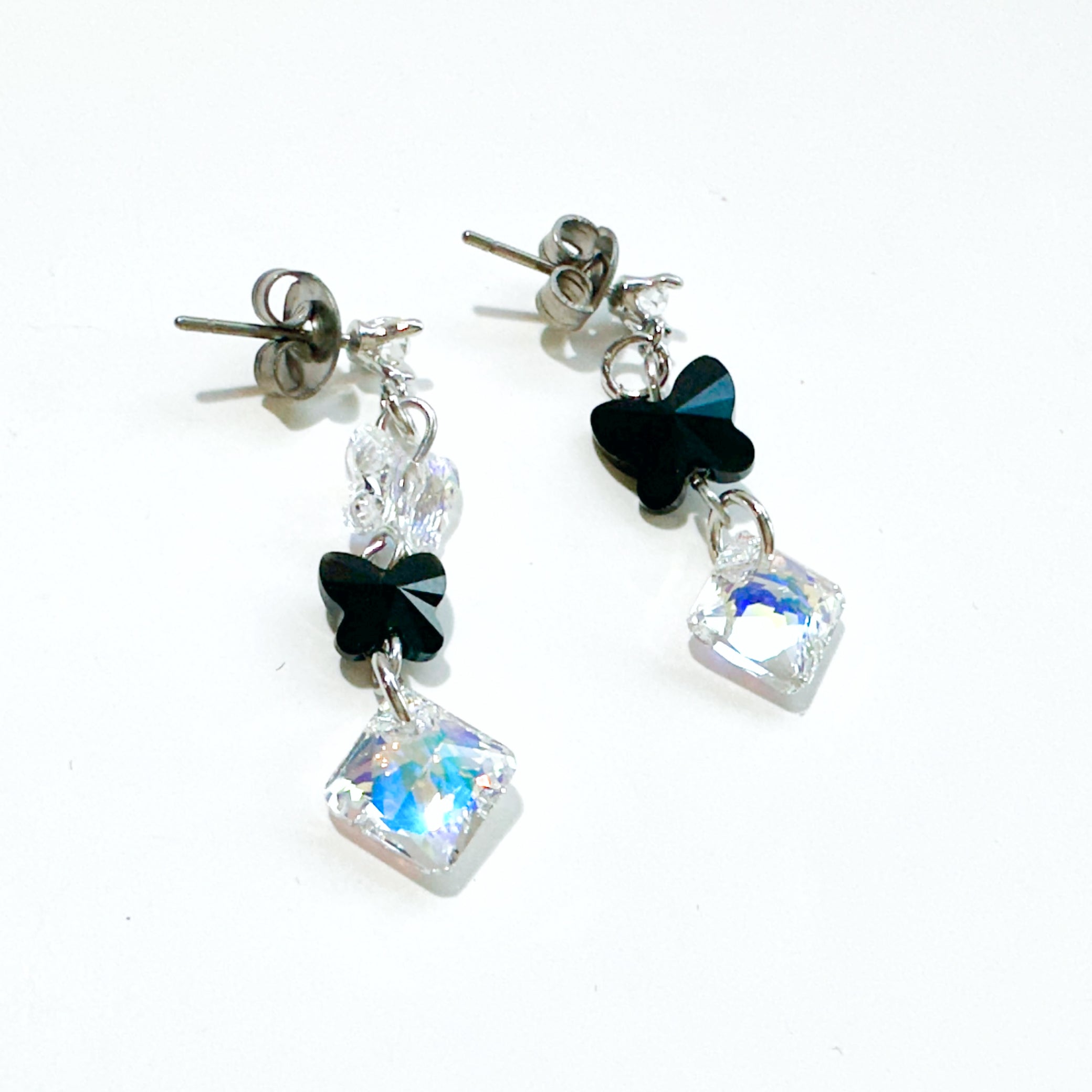 ビジューアシンメトリー蝶004（ブラック）