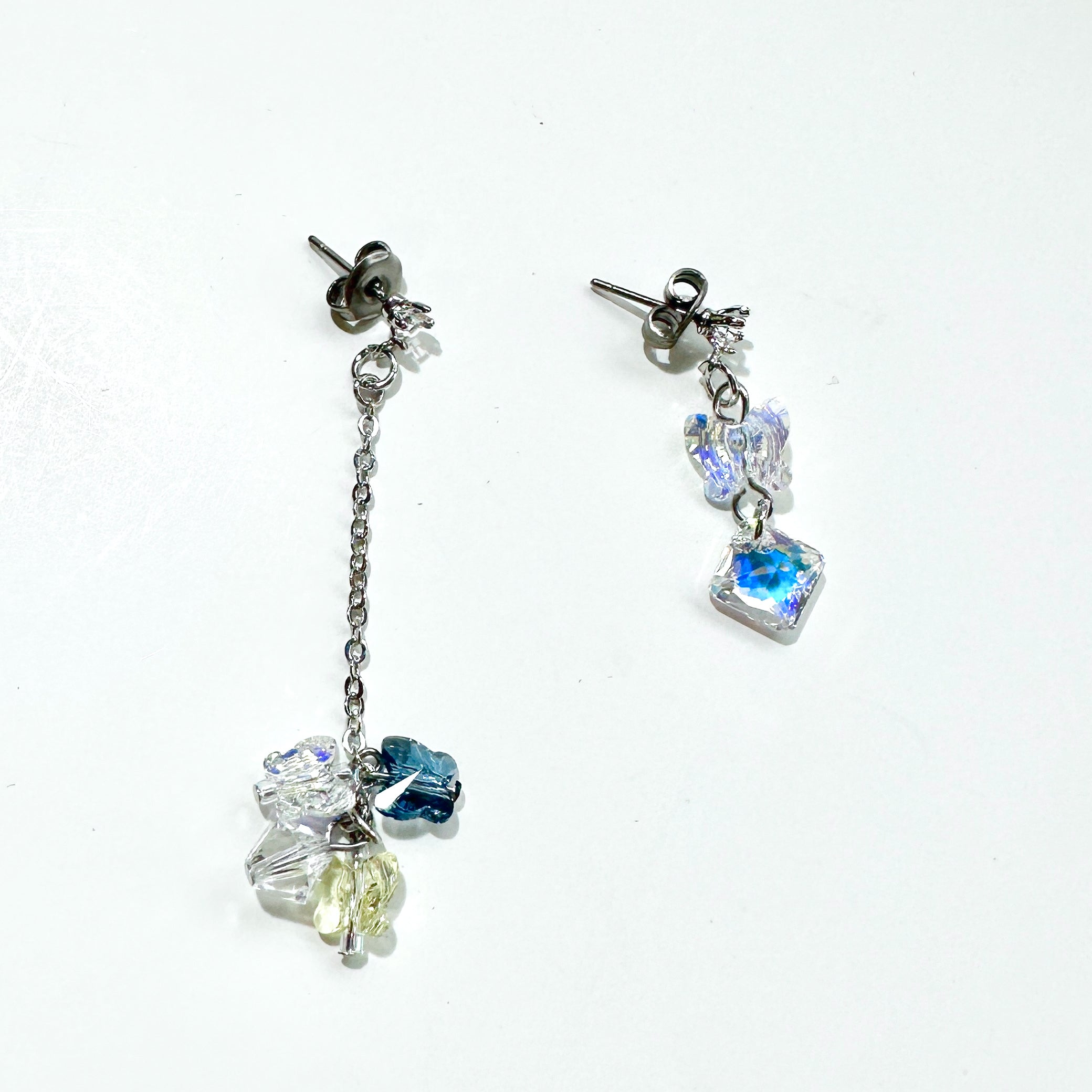 ビジューアシンメトリー蝶006（クリスタル）